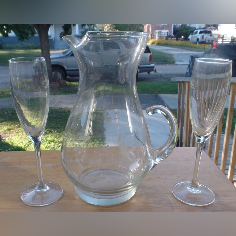 Vintage 1989’s Princess House Heritage Crystal Pitcher with 2 Glasses